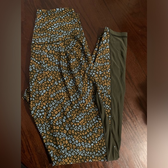 Cheetah print athletic leggings - Picture 1 of 1